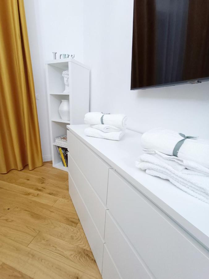 Ai Castelli Apartment - Locazione Turistica Cin It58060C2Fhnreg9A Colonna Exteriör bild